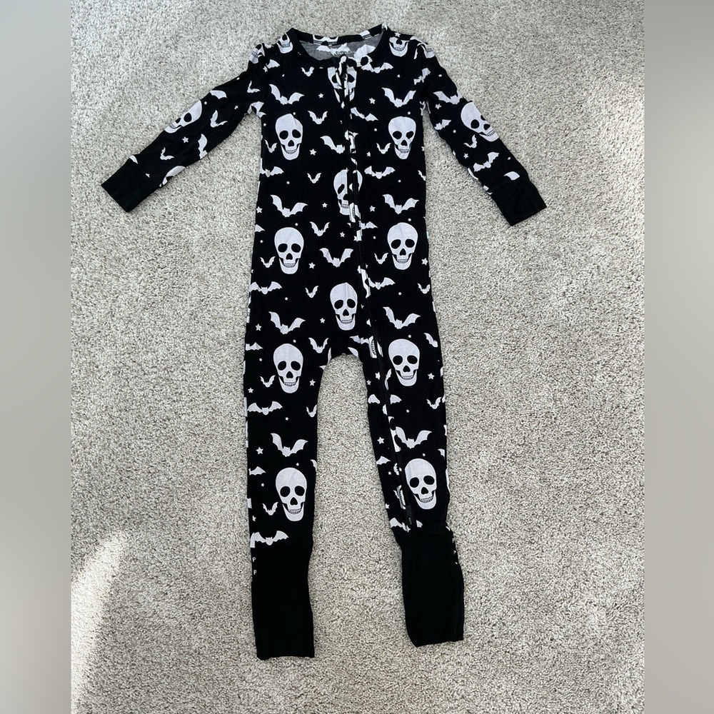 POSH PEANUT Skull & Bat Print Convertible One Piece | Size 2T 💀🦇